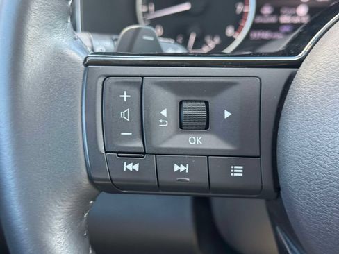 Used 2022 Nissan Pathfinder SL AWD/4WD image 21