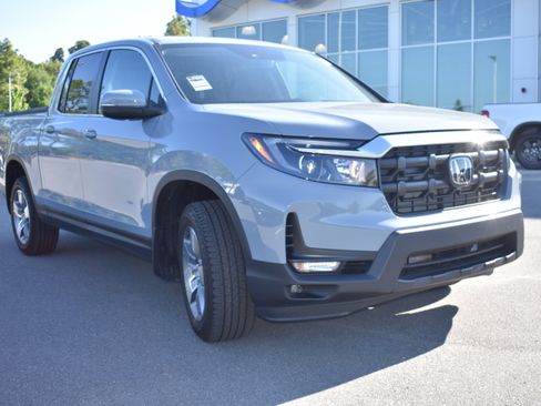 Certified 2025 Honda Ridgeline RTL image 3