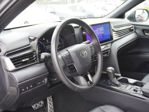 Used 2025 Toyota Camry XSE FWD image 19
