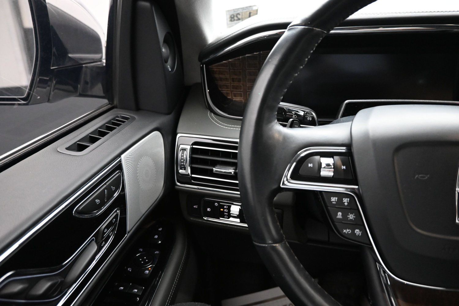 Used 2022 Lincoln Navigator Black Label AWD/4WD image 23