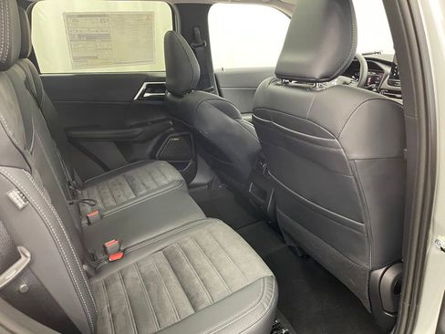 New 2025 Mitsubishi Outlander SE image 29