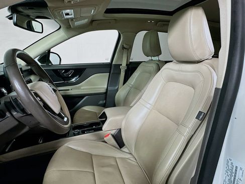Used 2021 Lincoln Corsair AWD w/ Premium Package image 8