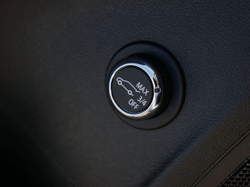 Used 2023 Buick Envision Essence AWD/4WD image 28