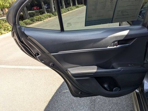 Used 2021 Toyota Camry SE FWD image 32