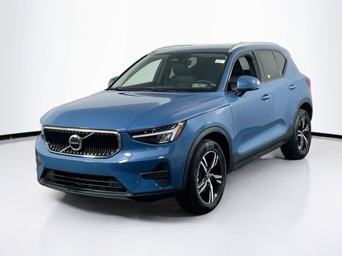 Used 2023 Volvo XC40 B5 Core w/ Convenience Package AWD/4WD image 1