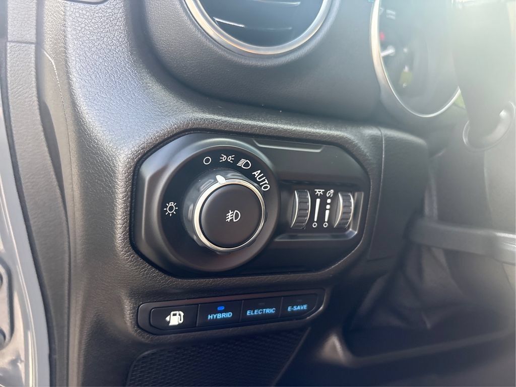 Used 2021 Jeep Wrangler Unlimited Rubicon 4xe w/ Cold Weather Group AWD/4WD image 18