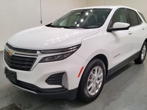 Used 2024 Chevrolet Equinox LT FWD image 3