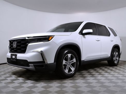 Used 2025 Honda Pilot EX-L image 2