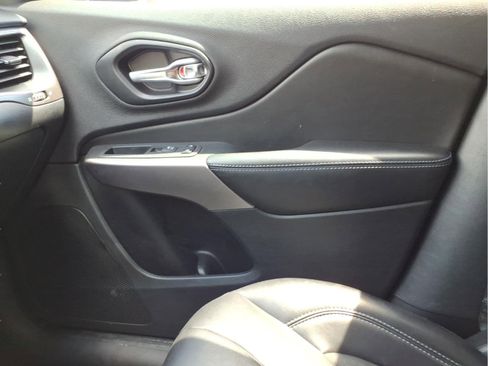 Used 2021 Jeep Cherokee Latitude Plus FWD image 26