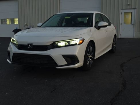 Certified 2024 Honda Civic EX image 3