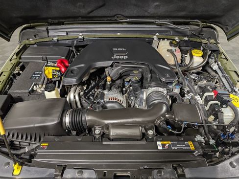 Used 2021 Jeep Gladiator Sport image 7