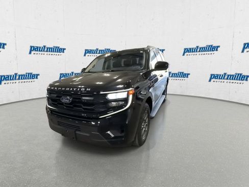 Used 2025 Ford Expedition Active image 4