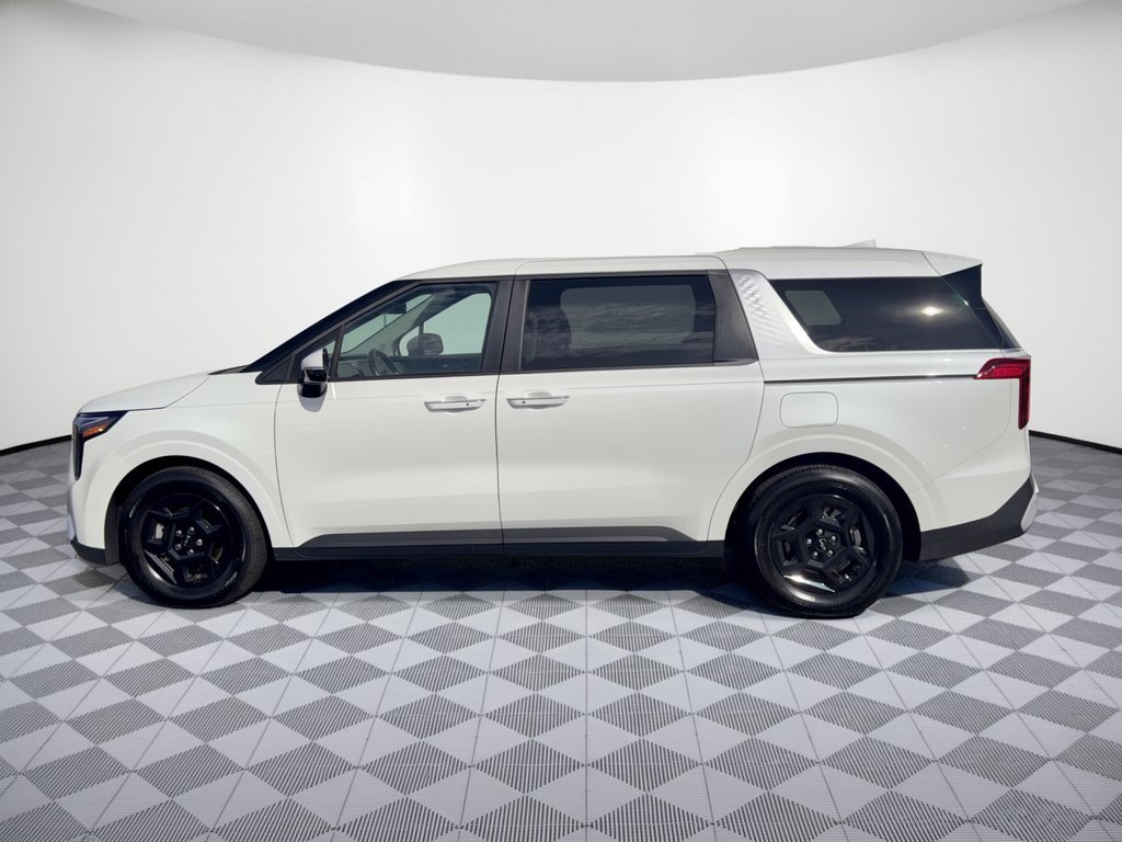 Used 2026 Kia Carnival FWD image 2