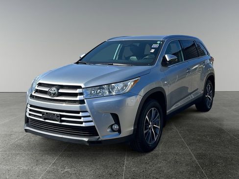 Used 2019 Toyota Highlander XLE AWD/4WD image 4