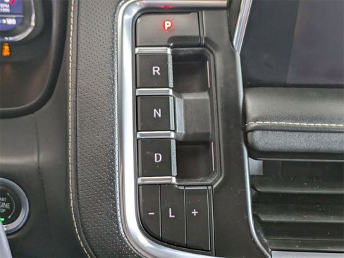 Used 2023 Chevrolet Suburban Premier image 22