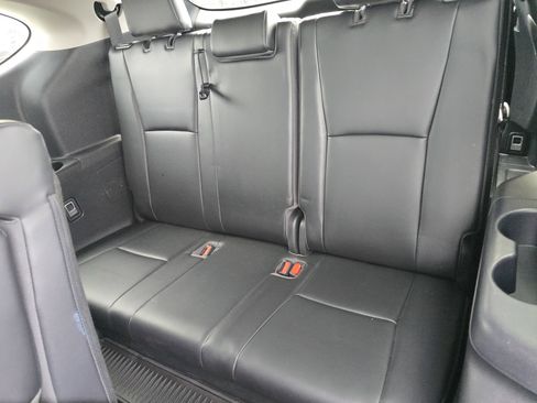 Used 2022 Toyota Highlander XLE image 11