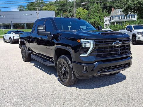 Used 2024 Chevrolet Silverado 2500 LTZ w/ LTZ Plus Package AWD/4WD image 3
