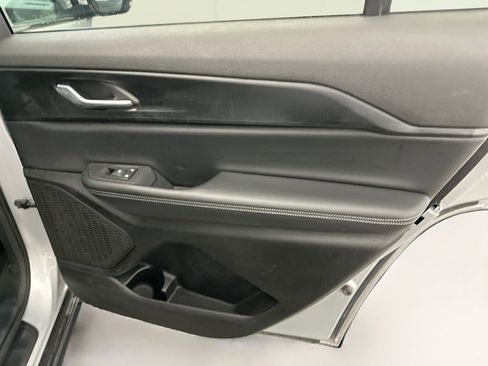 Used 2024 Jeep Grand Cherokee L Laredo image 32