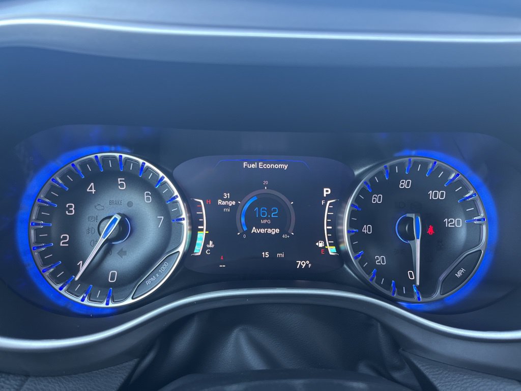 New 2025 Chrysler Pacifica Select AWD/4WD image 12