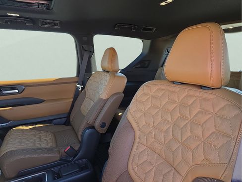 Used 2025 Nissan Armada Platinum Reserve image 10