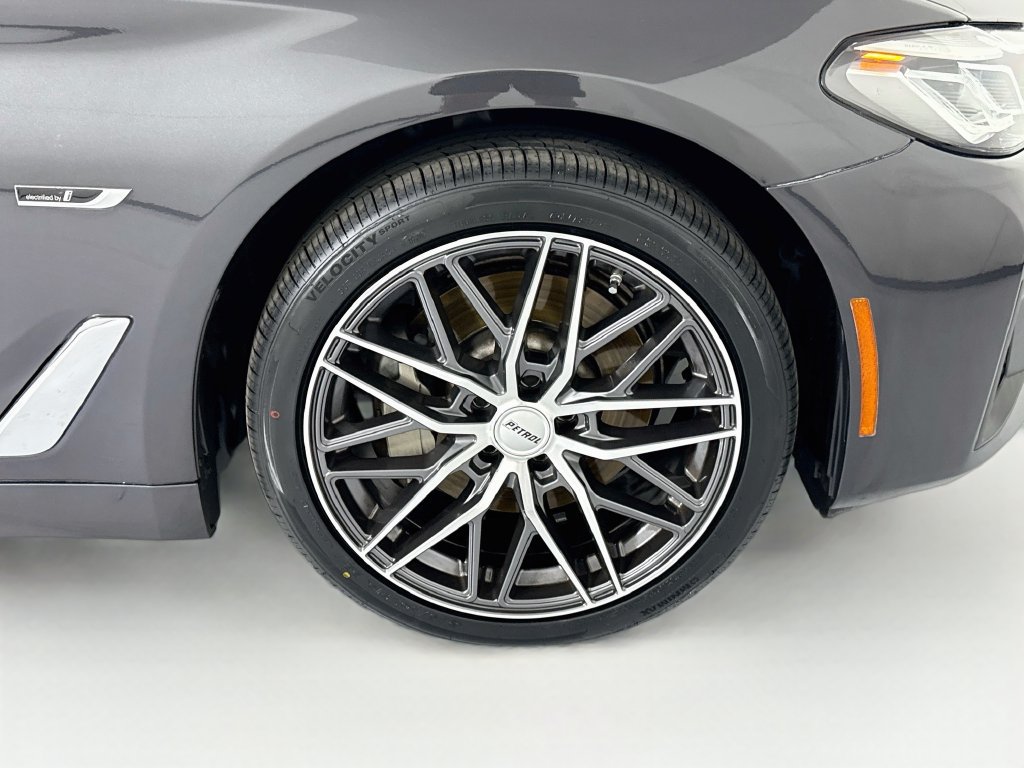 Used 2022 BMW 530e RWD image 33