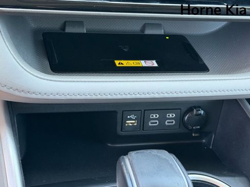 Used 2023 Toyota Highlander XLE FWD image 28