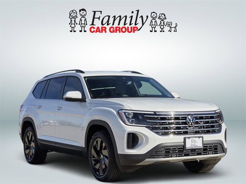 New 2026 Volkswagen Atlas SE image 2