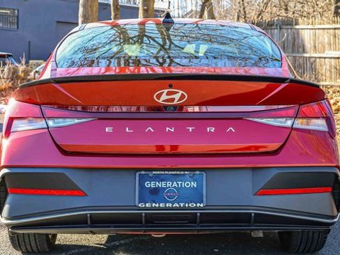 Used 2025 Hyundai Elantra Sport image 5