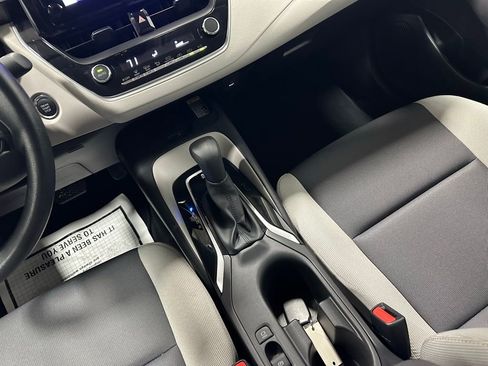 Used 2025 Toyota Corolla LE image 38