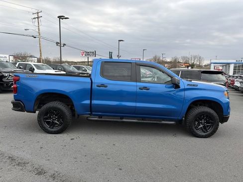 Used 2024 Chevrolet Silverado 1500 Custom Trail Boss w/ Dark Appearance Package AWD/4WD image 5