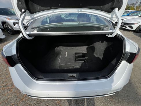 Used 2025 Nissan Sentra SV FWD image 36