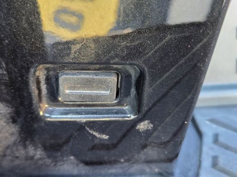 Used 2025 GMC Hummer EV 3X w/ LPO, Illumination Package image 33