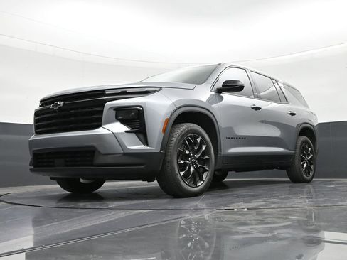 Used 2024 Chevrolet Traverse LS w/ Midnight/Sport Edition image 20