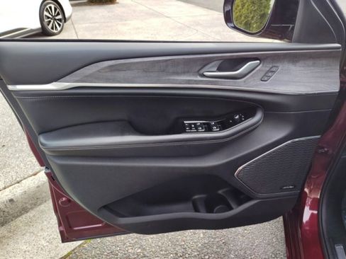 Used 2024 Jeep Grand Cherokee Overland w/ Trailer Tow Package image 22