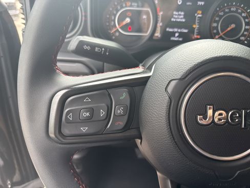 Used 2024 Jeep Gladiator Rubicon image 25