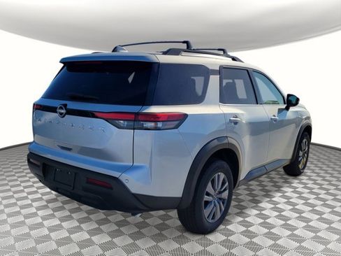 New 2025 Nissan Pathfinder SV image 5