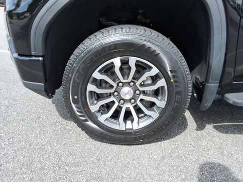 Certified 2022 GMC Sierra 1500 AT4 w/ AT4 Premium Package AWD/4WD image 9