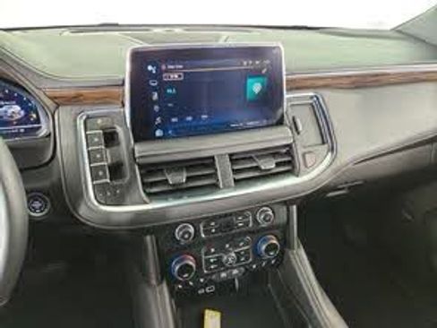 Used 2023 Chevrolet Suburban Premier image 16