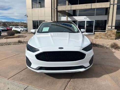 Used 2020 Ford Fusion SE image 2