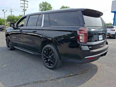 Used 2024 Chevrolet Suburban LT w/ Luxury Package AWD/4WD image 4