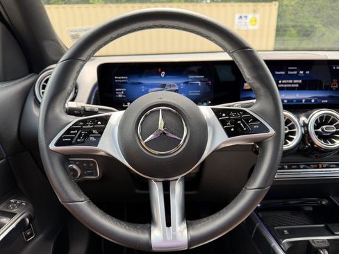 Used 2026 Mercedes-Benz GLB 250 image 9