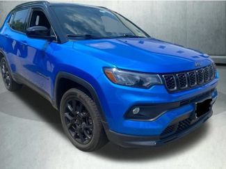 Used 2024 Jeep Compass Latitude w/ Sun and Sound Group AWD/4WD video 1