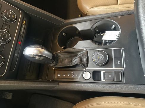 Used 2020 Volkswagen Atlas Cross Sport SE w/ Panoramic Sunroof Package AWD/4WD image 20