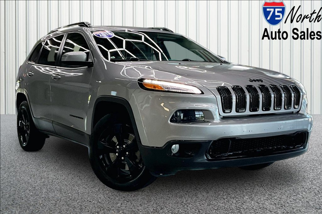 Used 2018 Jeep Cherokee Latitude w/ Altitude Package AWD/4WD image 1