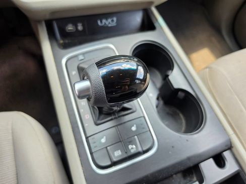 Used 2015 Kia Sedona LX w/ LX Convenience Package FWD image 17