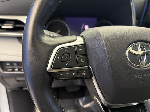 Used 2021 Toyota Highlander Platinum image 16