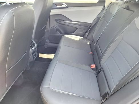 Used 2024 Volkswagen Taos SE FWD image 12