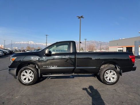 Used 2017 Nissan Titan SV image 21