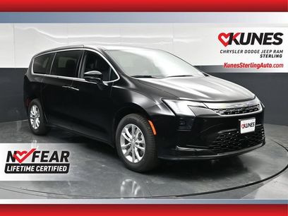 New 2027 Chrysler Pacifica Select w/ Family Tech Group