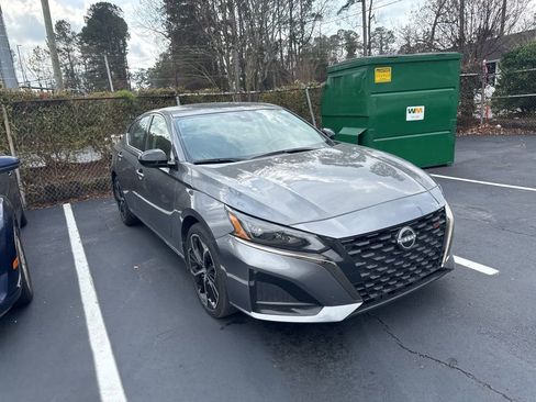 Used 2025 Nissan Altima 2.5 SR image 3